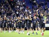 「サポーターにACL2優勝を報告　G大阪、本拠地スタジアムで」の画像1