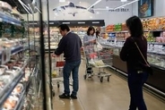 米「富裕層」にも経済不安拡大　86％「生活良くならない」