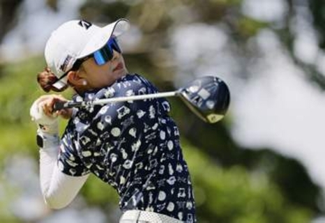 19歳の加藤麗奈、首位守る　大東建託女子ゴルフ第3日