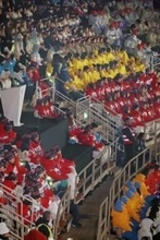 ロシア勢、五輪閉会式で行進　中立選手でも「出場できて幸せ」