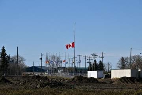 カナダ軍基地火災で4人死亡　訓練中、19人重体