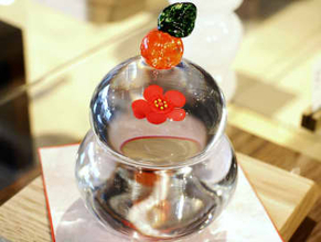 実は「ガラスの街」富山、薬瓶製造の歴史から　隈研吾さんデザインの美術館、工房、学校でPR