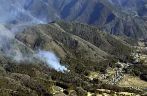 山梨の山林火災、鎮圧遠く　発生5日、延焼105ヘクタールに
