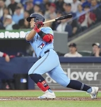 岡本、逆転の2点適時打　村上3四球、菊池緊急降板