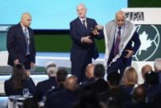 パレスチナ会長が非難、握手拒否　FIFA総会、イスラエル代表を