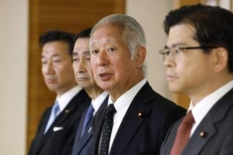 皇室典範改正要綱を了承　男系養子制度設計に与野党が異論