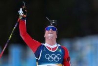 急死の仲間にささぐ「金」　バイアスロン・五輪初出場ボトン