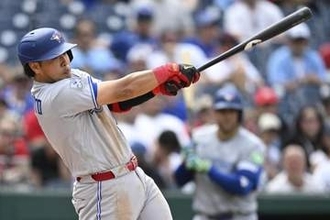 大リーグ村上、同点の23号ソロ　大谷2安打1打点、岡本は3安打