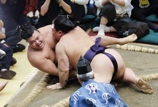 綱とり霧島、苦しい2敗目　大の里、熱海富士ら1敗守る