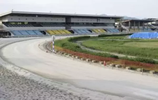 笠松競馬場から馬1頭脱走　けが人なし