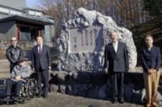 倉本聰さん、劇場に石碑寄贈　北海道富良野、開館25周年