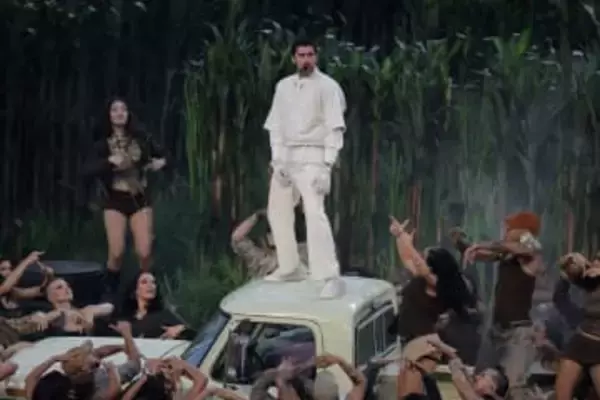 トランプ氏、NFLショーを酷評　歌手のスペイン語に不満