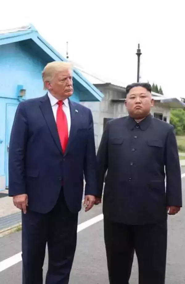 金正恩氏との写真を投稿　トランプ氏「とても仲良し」