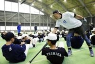 イチローさん、福岡で野球指導　神宮大会覇者の九国大付高に