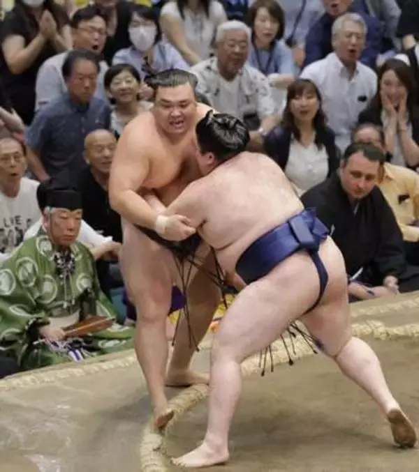 霧島が初黒星、全勝消える　琴桜6敗目、1敗3人