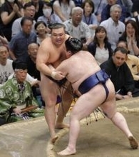 霧島が初黒星、全勝消える　琴桜6敗目、1敗3人