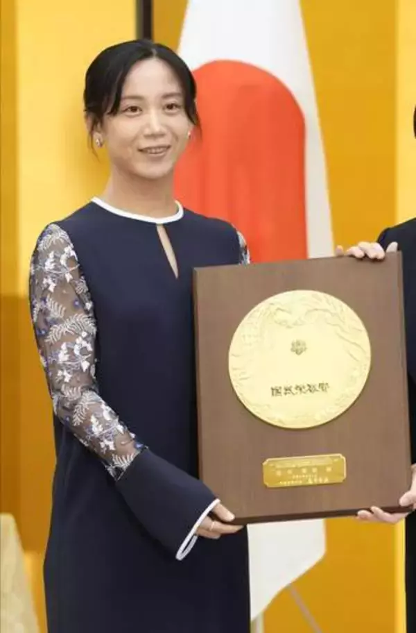 高木美帆さんに国民栄誉賞授与　スケート五輪メダル10個