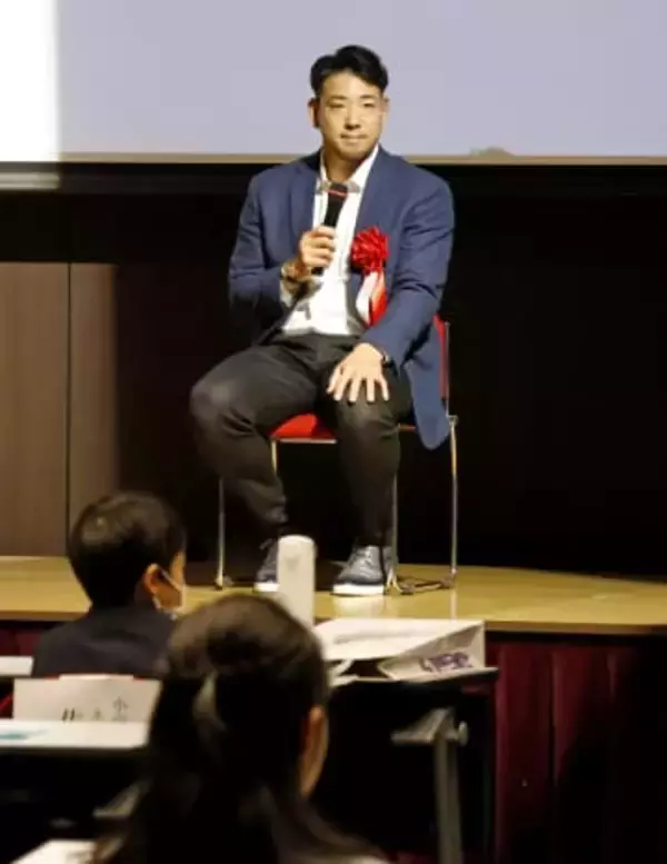 「立ち上がること忘れずに」　菊池雄星投手、感想文表彰式で