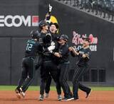 「日5―4楽（22日）　奈良間がサヨナラ打」の画像1