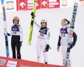 夏の女王、圧倒的な強さで初勝利　W杯開幕戦、丸山が満面の笑み