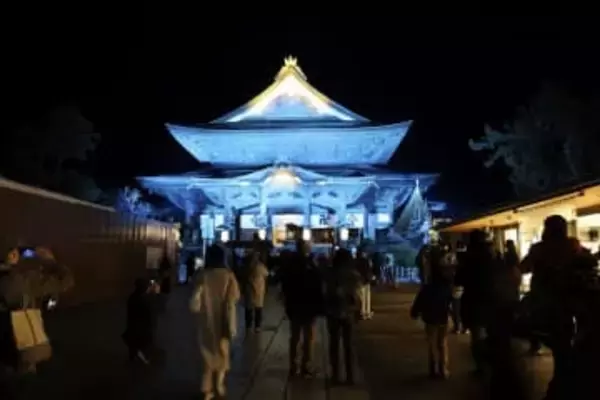 平和願い善光寺彩り　長野、五輪理念を継承