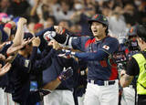 「大谷、2本塁打に「お茶ポーズ」　鈴木と中心なって代表けん引」の画像1