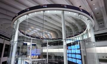 東証、午前終値521円高　過熱警戒、原油安は支え