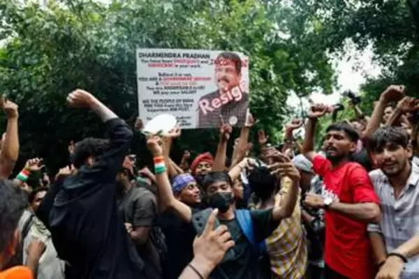 インド教育相辞任、政権に打撃　「ゴキブリ党」が要求