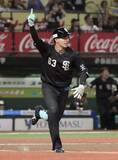 「西4―3広（9日）　西武、長谷川がサヨナラ打」の画像1