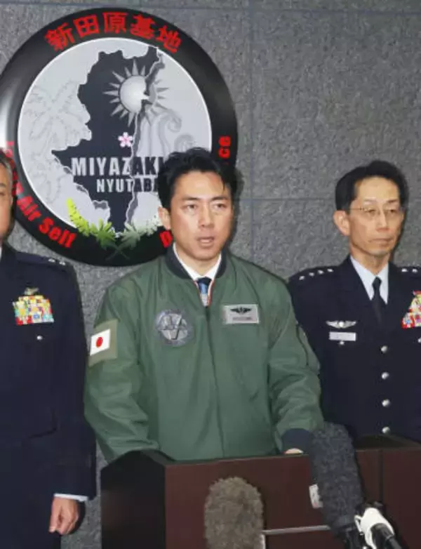 新田原でF35B訓練を視察　防衛相、「地元にご負担」