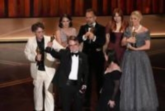 ロシア愛国教育の作品受賞　演説で反戦訴え、米銃乱射題材も