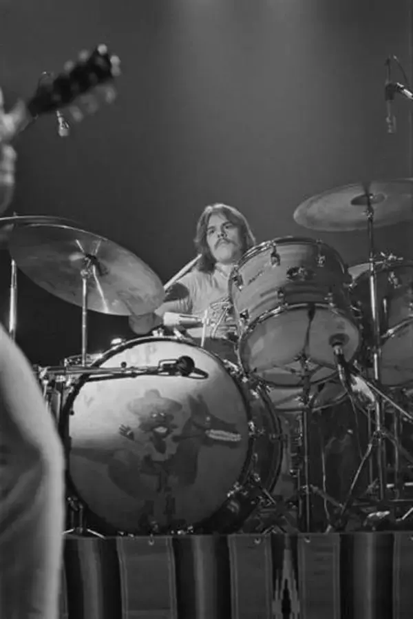 フランク・ビアードさん死去　米ドラム奏者