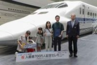 リニア・鉄道館に700万人　JR東海、記念の模型贈呈