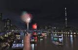 「下町の夜空彩る大輪　東京・隅田川花火大会」の画像1