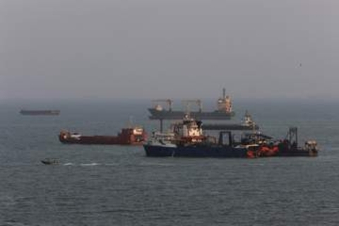 NY原油続伸、終値82ドル台　海峡通航再開が不透明となり不安