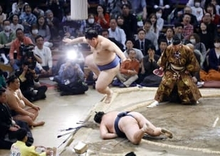 大の里、8連勝で勝ち越し　豊昇龍6勝目、1敗で安青錦