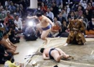 大の里、8連勝で勝ち越し　豊昇龍6勝目、1敗で安青錦