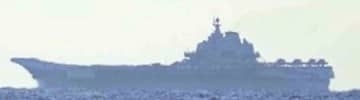 中国空母、太平洋で訓練　3隻体制、艦載機発着