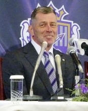 スキッベ氏「素晴らしい4年間」　退任のJ1広島監督