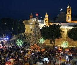 彩られた街、癒えない痛み　ベツレヘムでクリスマスミサ