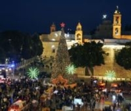 彩られた街、癒えない痛み　ベツレヘムでクリスマスミサ