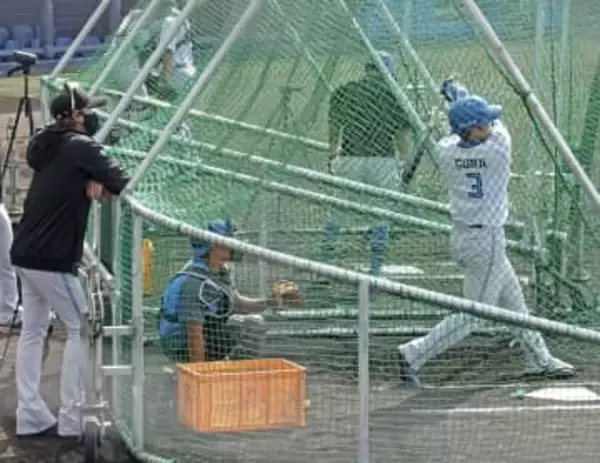 ハム郡司「緊張感と活気」　キャンプ打ち上げ