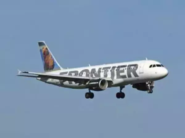 離陸の航空機、滑走路で人をひく　米デンバーの空港、容体不明