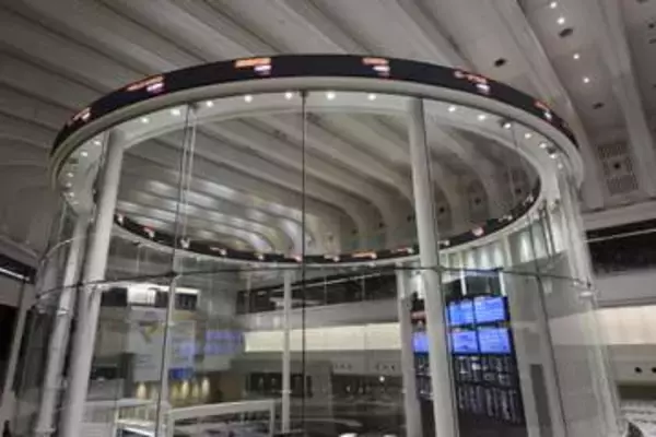 東証、午前終値は6万2805円　反発、米国株高が追い風