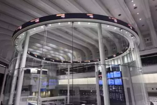 東証、午前終値は6万6050円　方向感欠く、長期金利上昇は重荷