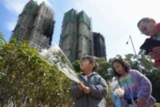 香港大火災被災者「支援不十分」　政府、SNS投稿警告し批判回避