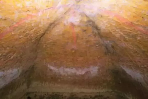 福島で新たに彩色壁画発見　墓群で2基目、人や武器