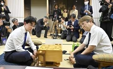 伊藤二冠、藤井王位に挑戦　将棋、羽生九段は敗れる