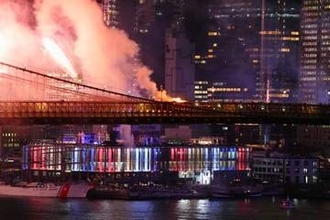 花火大会のブルックリン橋で火災　米国建国250年祝賀