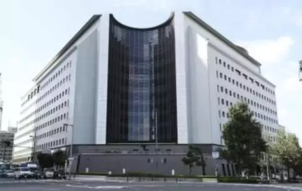 死亡女性2人に外傷複数、大阪　集合住宅一室で血を流す